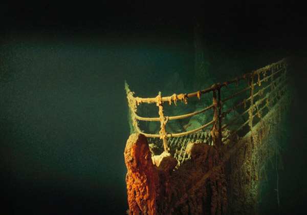 بقایای کشتی غرق شده تایتانیک در اقیانوس اطلس شمالی