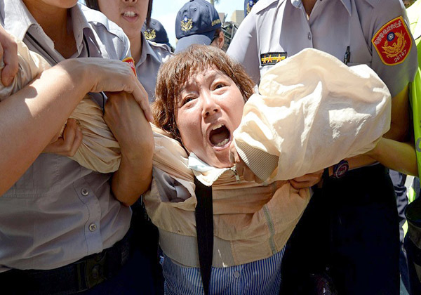 دستگیری یک معترض تایوانی