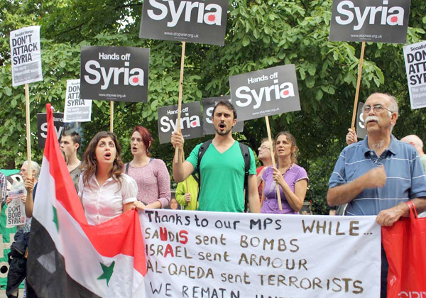 تجمع ضدجنگ مقابل سفارت آمريکا در لندن
