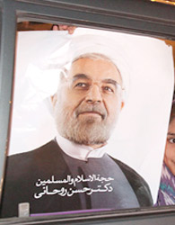 محبوبیت 77 درصدي دكتر روحاني در ميان مردم