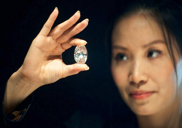 حراج بزرگ ترین الماس سفید به وزن 120 قیراط در لندن
