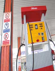 هشدار به استفاده تلفن همراه درپمپ بنزین