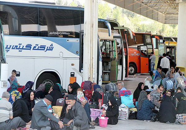 ازدحام مسافران در پایانه مسافربری مشهد