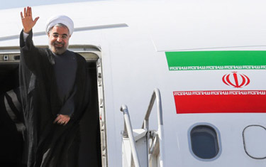 طنين شعار «روحاني مچكريم» در فرودگاه مهرآباد