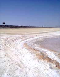 ساخت 40 سد در دریاچه ارومیه متوقف شد