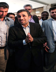 احمدی‌نژاد می‌خواهد در صدر اخبار بماند