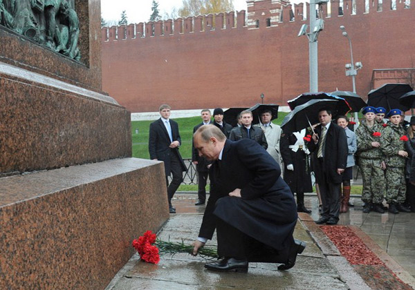 پوتین در مراسم روز اتحاد روسیه در میدان سرخ مسکو