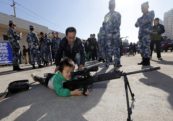 آشنایی کودکان با اسلحه در چین