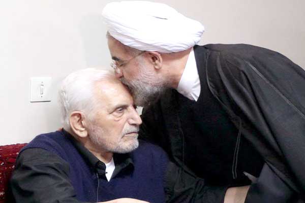 رییس‌جمهور با یک جانباز قطع نخاعی و خانواده سه برادر شهید دیدار کرد