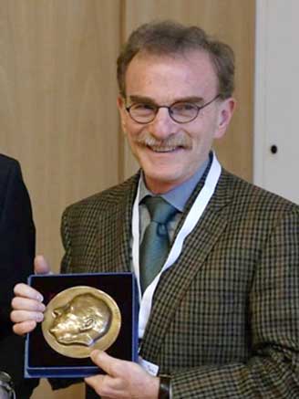 برنده نوبل​،مجلات معتبرعلمی را تحریم کرد