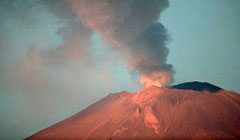 آتشفشان، گردشگران اندونزی را فراري داد