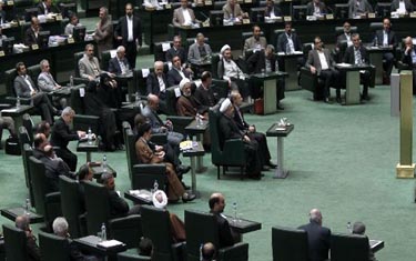 تفاوت‌احمدي‌نژاد با روحاني در تقابل بامجلس