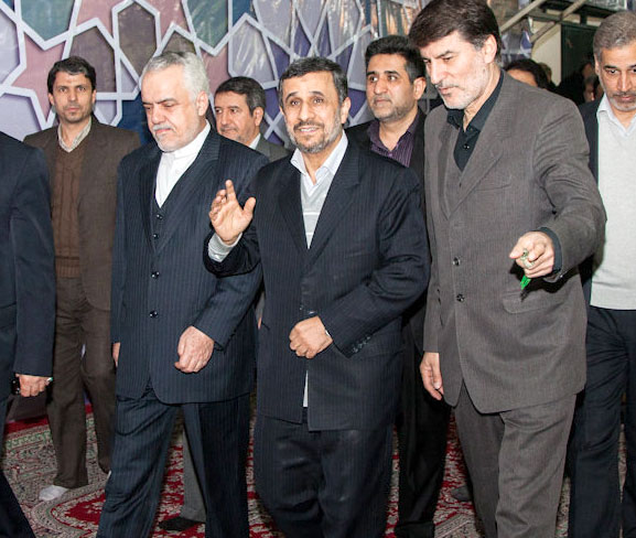 احمدی​نژاد: کار دانشگاهم درست می‌شود