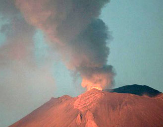 آوارگی مردم اندونزي در پی فوران آتشفشان