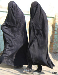 ظهور دختران سیاه‌پوش افغان با افکار افراطي