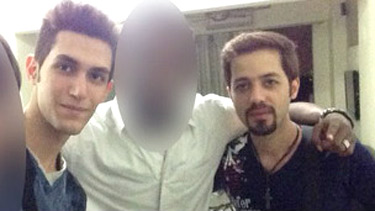 دو جوان ايراني كه با پاسپورت جعلي در اين پرواز بودند و قصد مهاجرت به آلمان را داشتند. پليس مالزي گفت: آنها از كشورشان (ايران) به مالزي آمده بودند تا مقيم اروپا شوند و تروريست نبودند.
