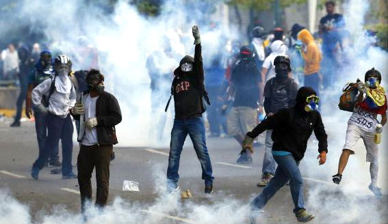 ادامه اعتراض‌های ضددولتی در ونزوئلا
