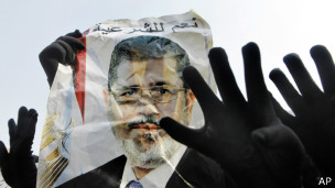 حکم اعدام حامیان مرسي غیرقانونی است