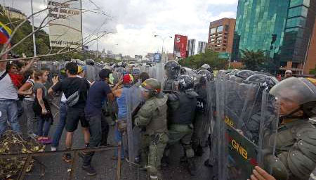 درگيري پليس با معترضان به وضعيت بد اقتصادي در ونزوئلا