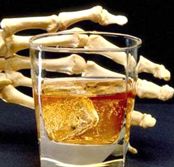 پزشکان آمریکا: الکل عضلات را ضعیف می‌کند