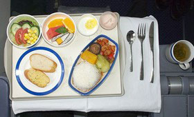 دلیل بی‌مزگی غذاهای هواپیما کشف شد!