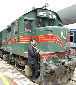 قطار شیراز - اصفهان دنده عقب می‌رود!