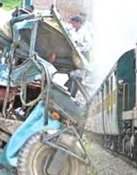 تصادف مرگبار قطار و جیپ در هند