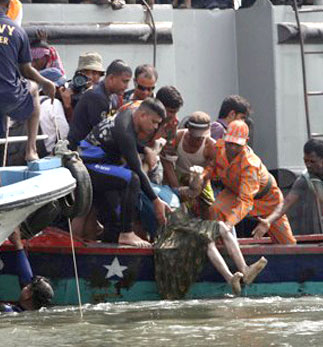 کشتی حامل مهاجران در ایتالیا غرق شد
