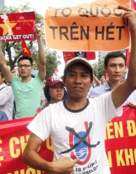 مردم کارخانجات چین را در ویتنام آتش زدند