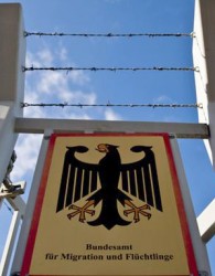 تابلوی اداره فدرال برای رسیدگی به امور مهاجران و پناهجویان در آلمان