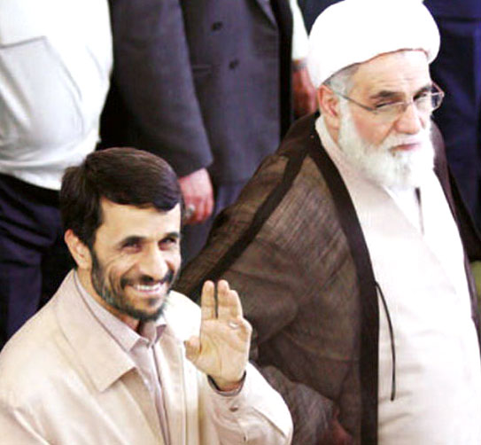 دلجویی دیرهنگام احمدی‌نژاد از ناطق‌نوری!