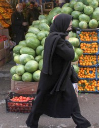 قیمت انواع میوه در بازار در آستانه شب يلدا