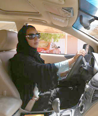 در عربستان اتفاق افتاد؛  پرونده دو زن به جرم رانندگی به «دادگاه جرایم تروریستی» ارسال شد!