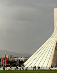 «آزادی» یا «میلاد» نماد تهران کدام است؟