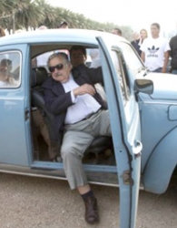 وداع مردم اروگوئه با رئیس‌جمهور فقیرشان