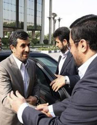 خباز: احمدی‌نژاد 5 پرونده در قوه قضائیه دارد