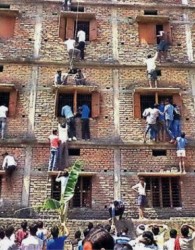 بازداشت صدها نفر  برای تقلب در امتحان