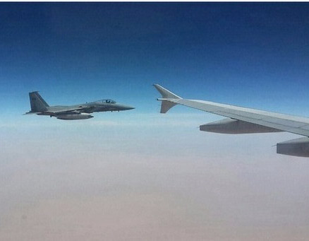 عكس از داخل هواپیمای ایرانی جنگنده اف 16 عربستان را نشان می دهد