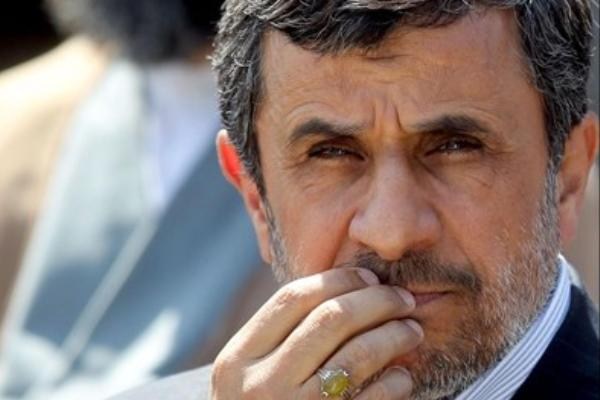 فرماندار روحانی در میتینگ احمدی‌نژاد!