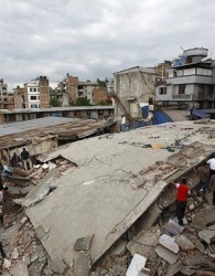 شمار تلفات زلزله نپال از ۷ هزار نفر گذشت