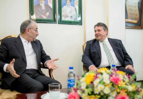 وزیر اقتصاد آلمان (راست) اولین مقام ارشد غربی است که بعد از توافق هسته‌ای ایران به تهران سفر می‌کند