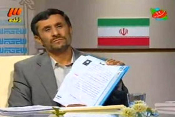 احمدی‌نژاد به جای شکایت، عذرخواهی کند