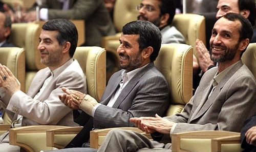 انتقاد از رفتار «قجری» وزیر احمدی نژاد