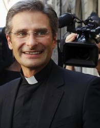 واتیکان یک کشیش هم‌جنسگرا را برکنار کرد