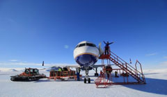 فرود بوئینگ 757 بر روی یخ‌های قطبی