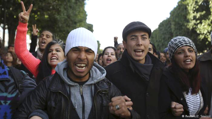 در تونس مقررات منع آمد و شد برقرار شد