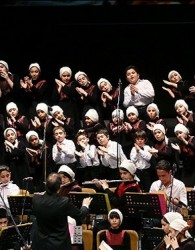 کودکان ایرانی تالار وحدت را شاد می‌کنند