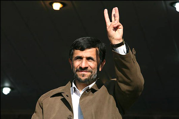 نشست انتخاباتی مخفیانه احمدی‌نژاد با روحانیون