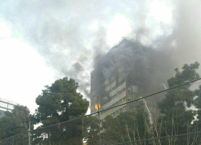 اطفا حريق بزرگ در ساختمان پلاسكو