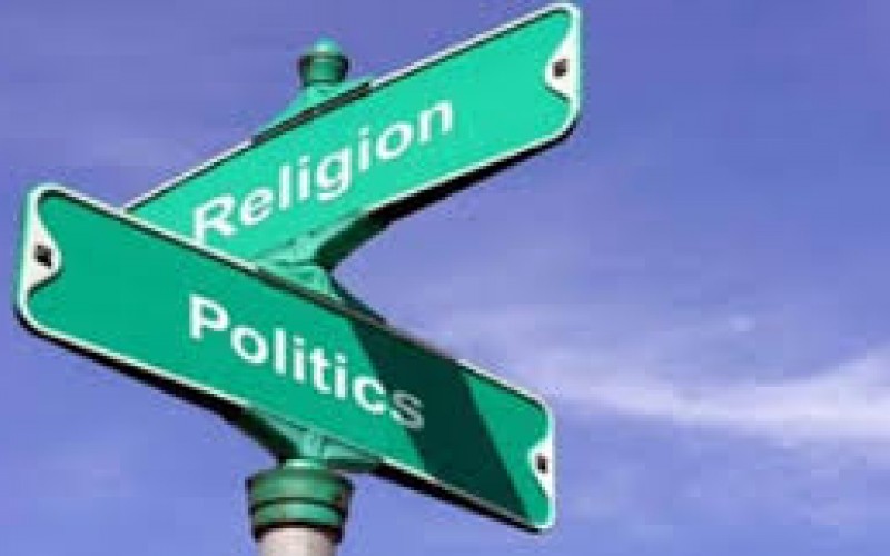 در خدمت و خیانت به سیاست و دین